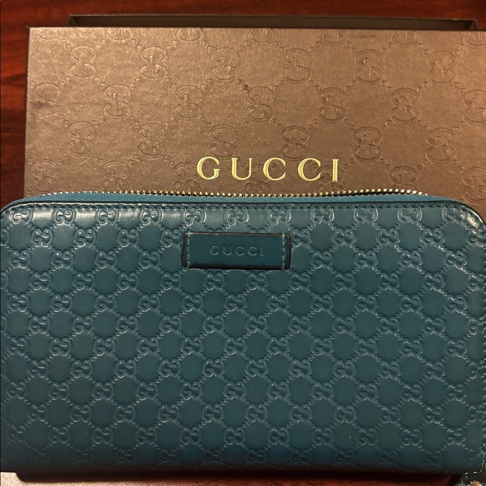 Gucci Teal Embossed Leather Wallet - Picture 2 of 7